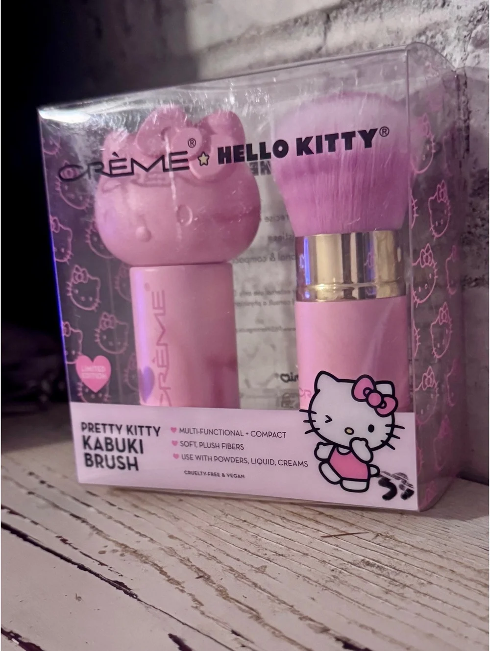 Crème Hello Kitty Pretty Kitty Kabuki Brush - Pink